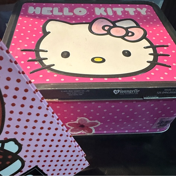 Hello Kitty Lunchbox 😺+ Notebook + Klutz Book of Best Paper Airplanes 🛩️ EUC - Picture 5 of 16